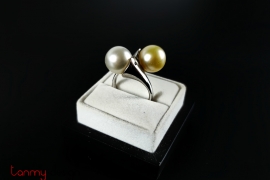 14k white gold ring with 2 sea pearls