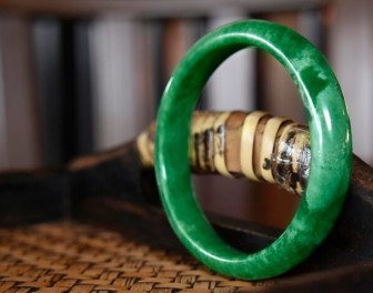 How Much Are Jade Bracelets in Vietnam? Authenticity Costs