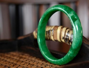 How Much Are Jade Bracelets in Vietnam? Authenticity Costs