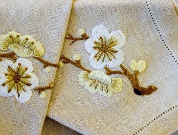 Thêu Tay Hai Mặt: Tuyệt Đỉnh Nghệ Thuật Thủ Công Việt Nam