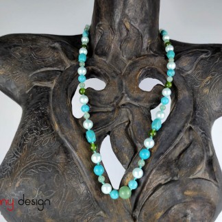 Necklace designed with mother of pearl and agate