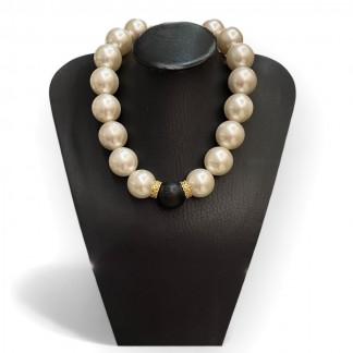 Necklace designed with white round beads