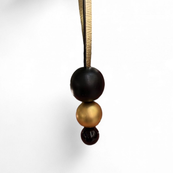 Necklace designed with 3 round balls 