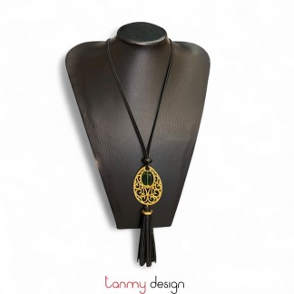 Necklace designed with gold plated pattern, glass, leather