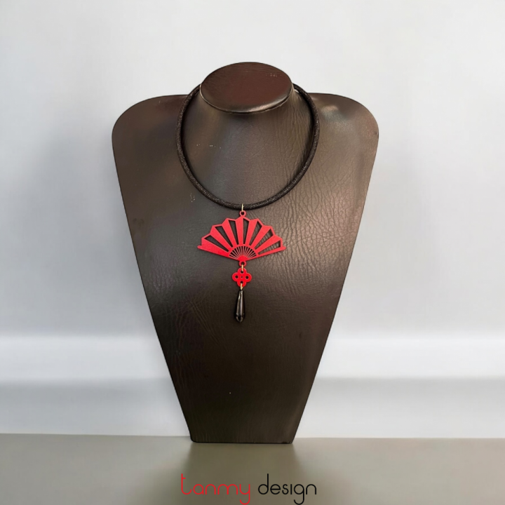 Necklace designed with wood, onyx-red fan shape