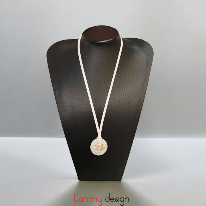 Necklace designed with the white marble