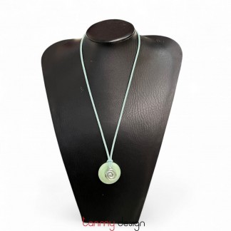 Vòng cổ thiết kế mặt đá xanh, kim loại màu bạc
