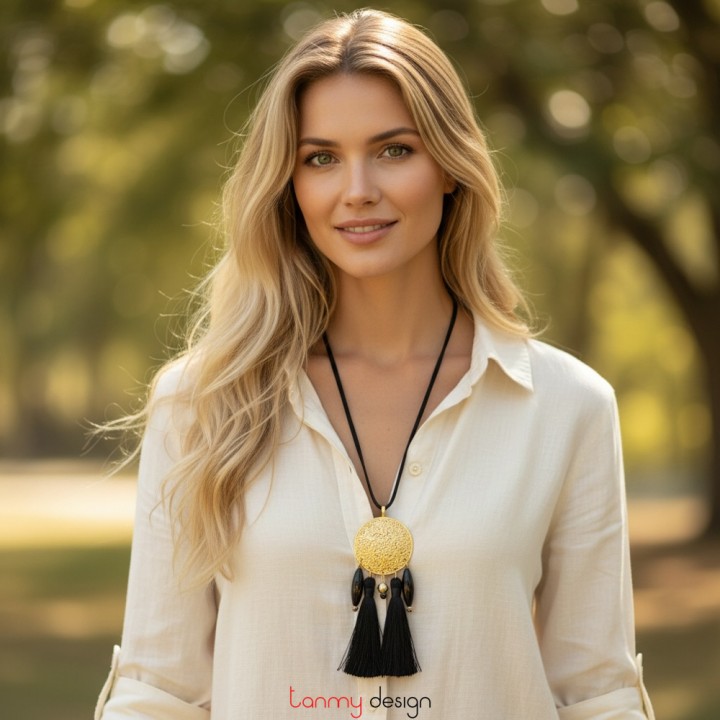 Necklace designed with old-plated metal, black tassels and the black teardrop-shaped agate