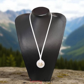 Necklace designed with round white jade