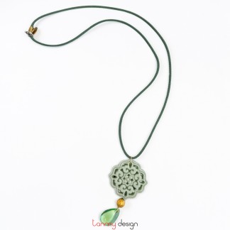 Marble pendant necklace with green crystal
