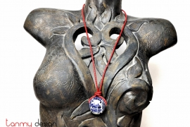 Necklace designed with round ceramic
