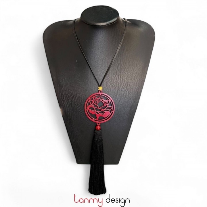 Necklace designed with wood and silk tassel