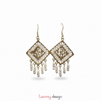 Hoa tai tua rua Tunnia C