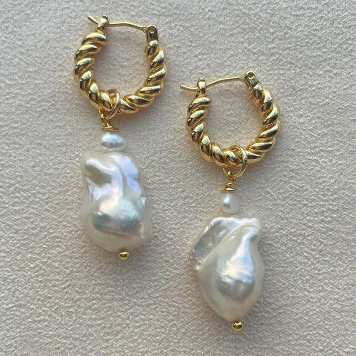 Hoa tai Bella Baroque Pearl ( Pearl, mạ vàng 18K )