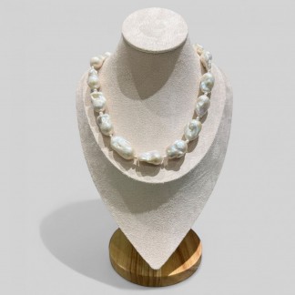 Bella Baroque Pearl Necklace