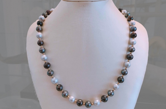 Colored pearls with 9k gold necklace