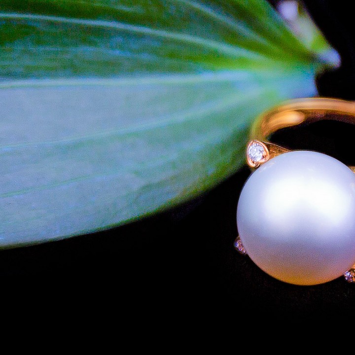 18k Gold Ring with Natural Pearl Pendant