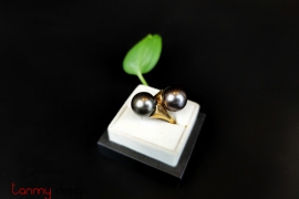 14k solid gold ring with 2 sea pearl pendants