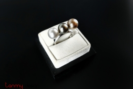 18k white gold ring with 3 pearls