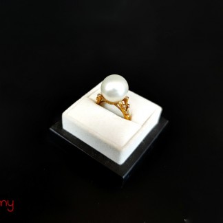 18k gold ring with sea pearl attached with tiny diamond