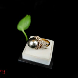 18k Gold Ring attached with diamond and Tahitian pearl Pendant