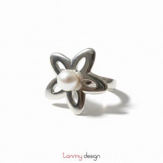 Big silver ring with silver flower and one pearl