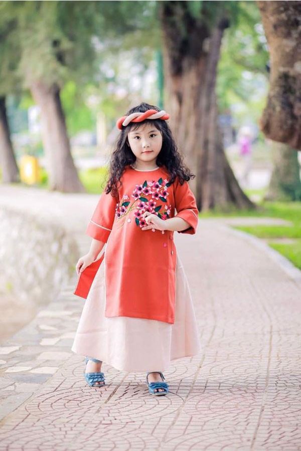 áo dài thêu tay đẹp cho bé