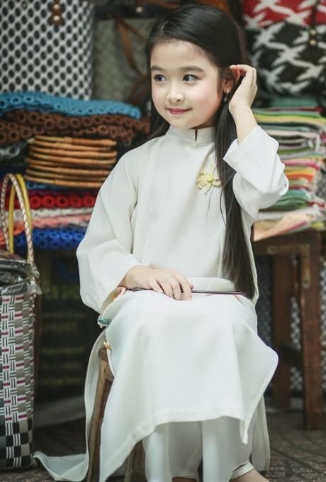áo dài thêu tay đẹp cho bé