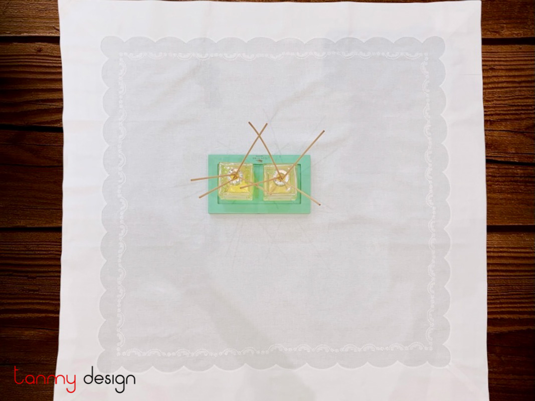 Square table cloth - Border embroidery (size 90 cm)