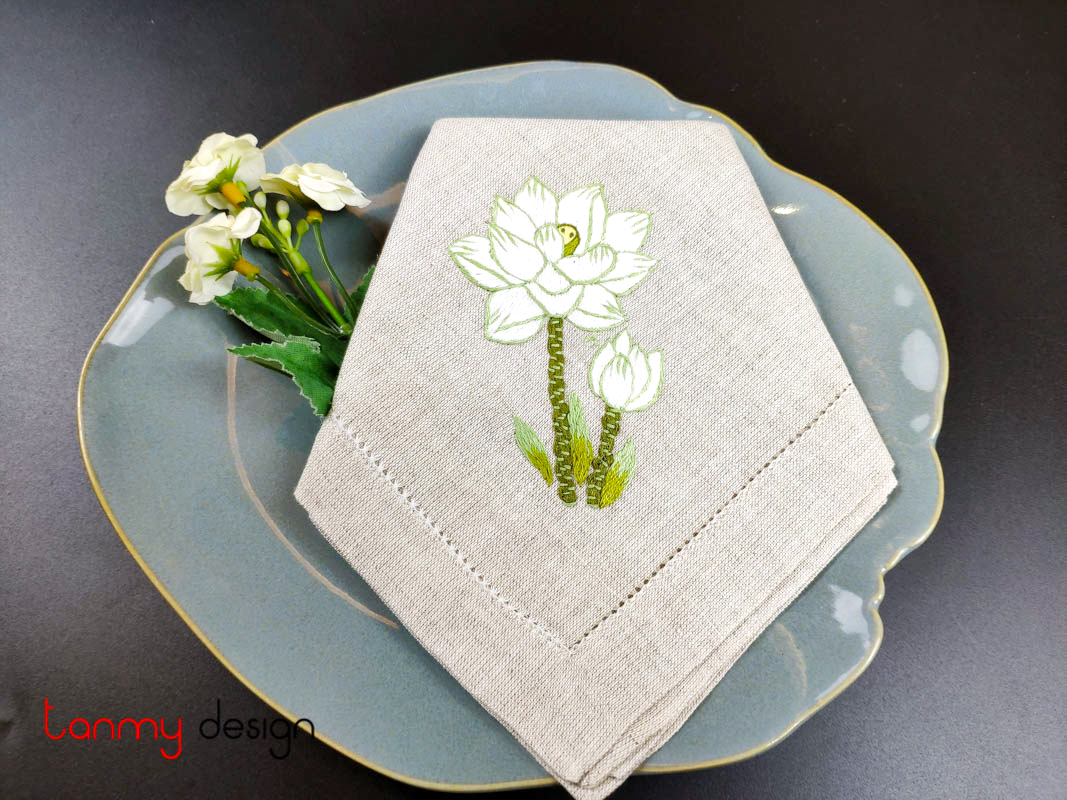 Napkin set - lotus embroidery