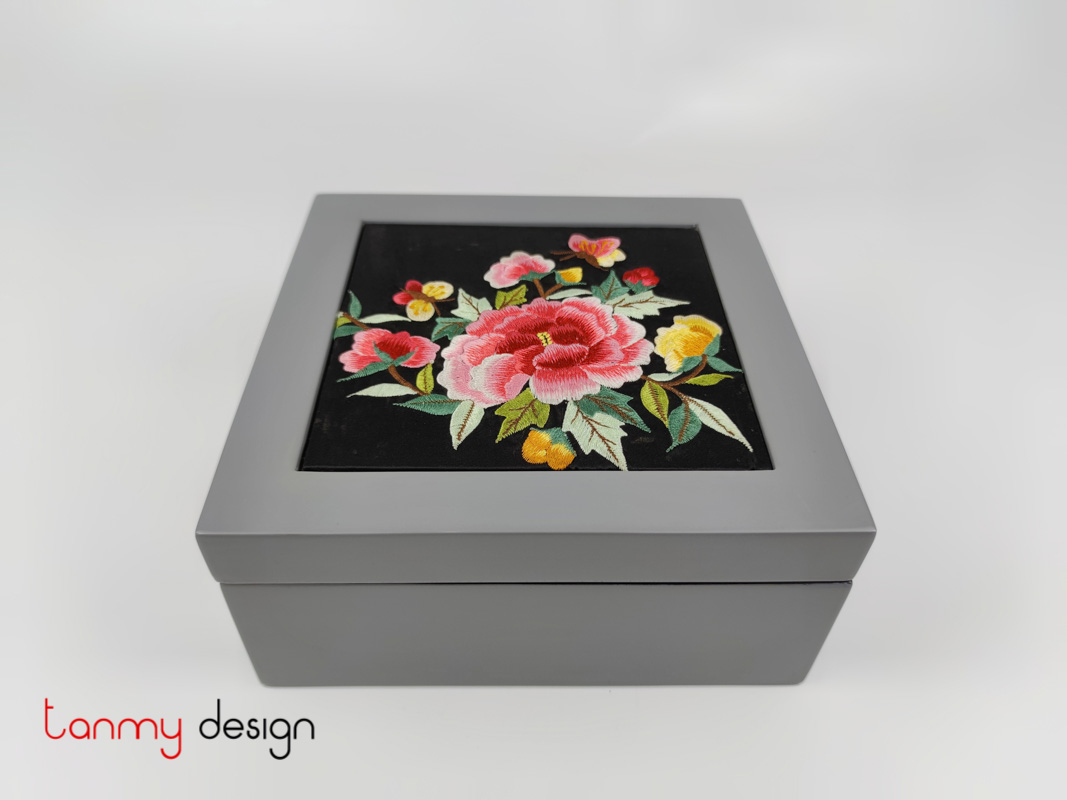 Grey square lacquer box with  flower embroidered cap 22cm