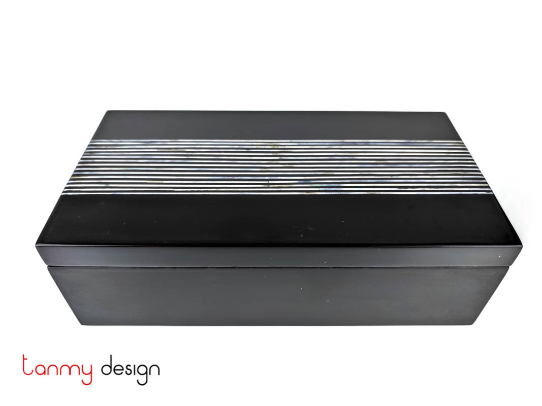Black rectangular box with  mother of pearl lid 12*23*H7cm