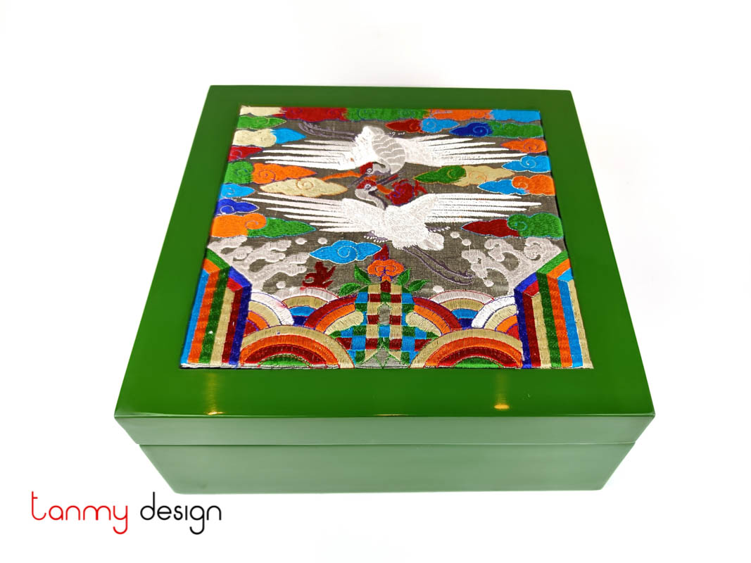 Square lacquer box with phoenix embroidery cap