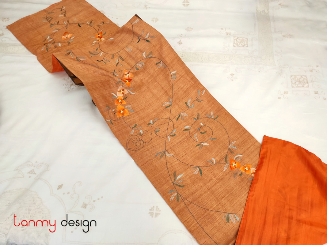 Raw silk scarf hand-embroidered with 3-petal flowers 35*200 cm
