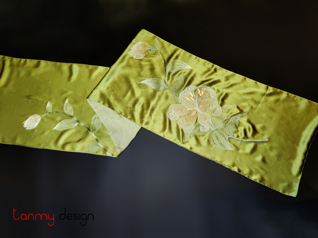 Green silk scarf with embroidery of Lily 40*200cm