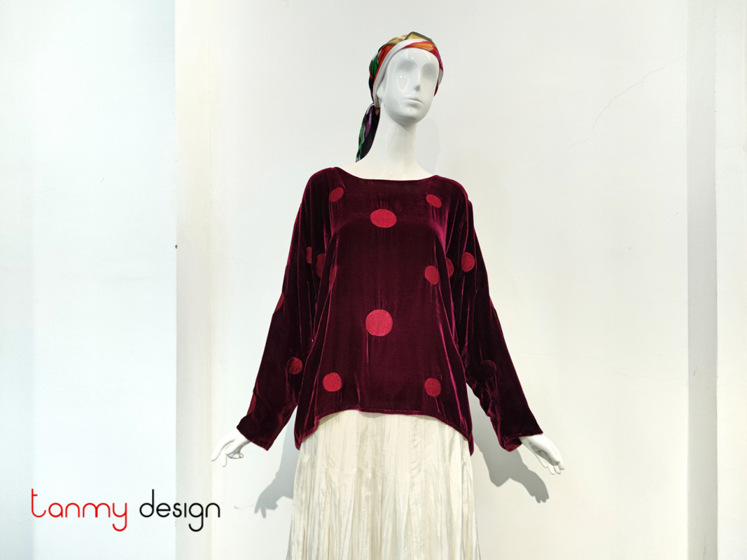 Long sleeve velvet top embroidered with big dots