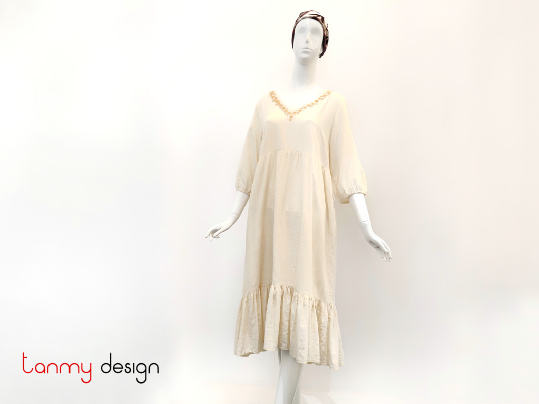 Heart neck dress with apricot embroidery
