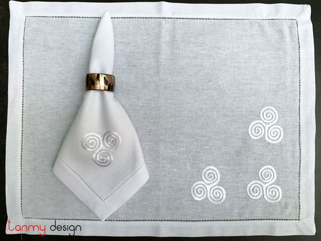 Placemat & Napkin set -White with swirl embroidery