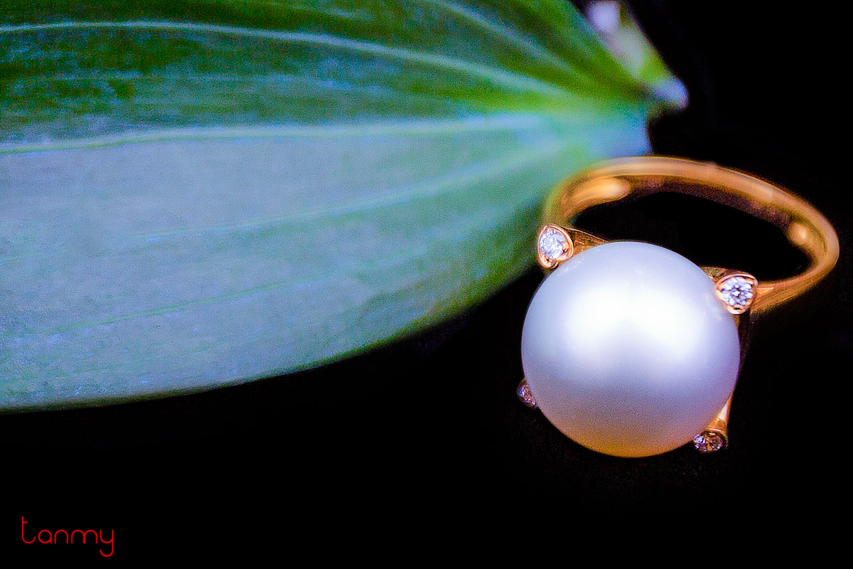18k Gold Ring with Natural Pearl Pendant
