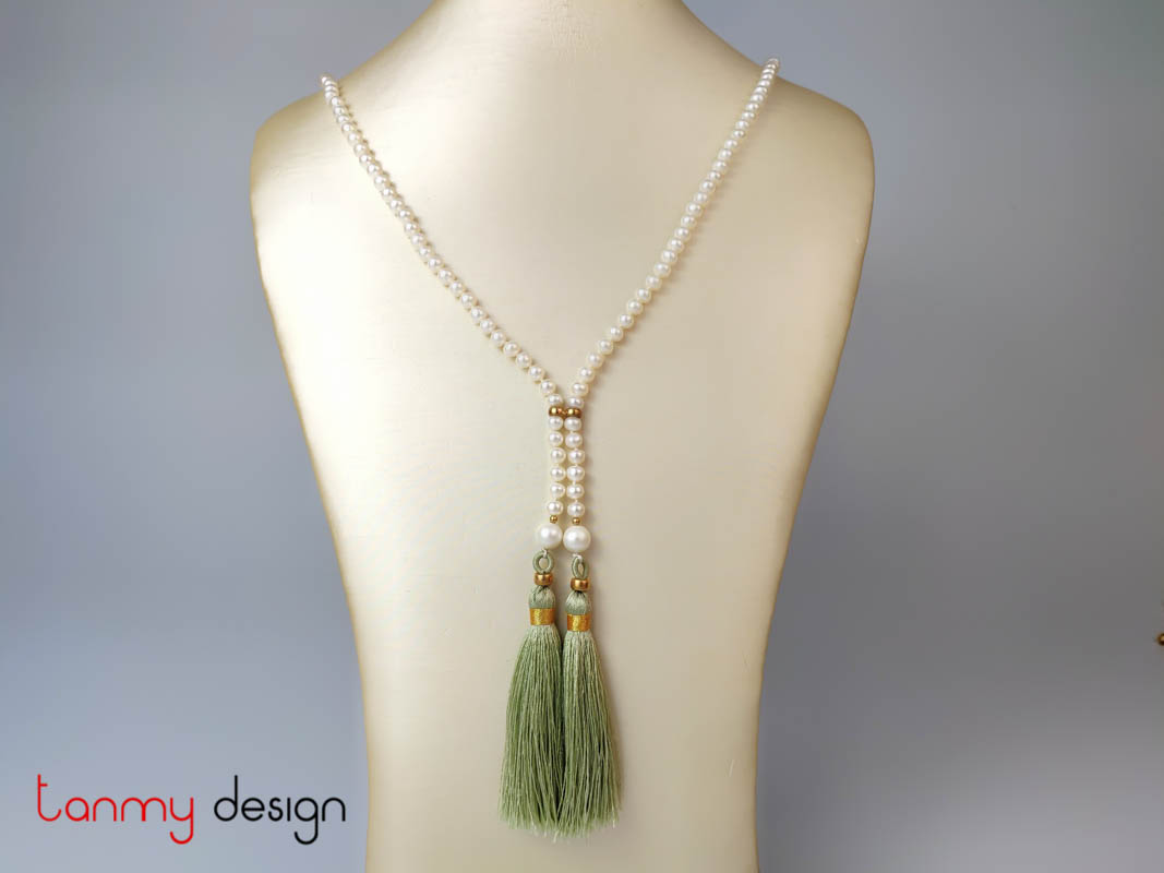 Small pearl necklace with 2 tassels & 18k gold keychain 